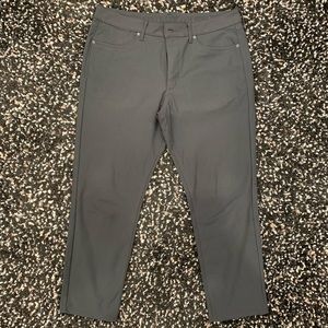 American Eagle Men’s Men’s pants. Tech, flex material. Slim fit Size 34x30. Gray